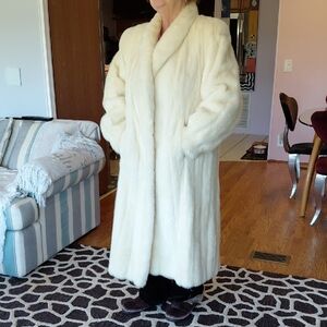 Mink Coat,Stunning White Mink Fur Coat,full Length,medium.